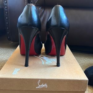 Authentic Louboutin “Very Prive” 120MM, kid leather. Size 35.5